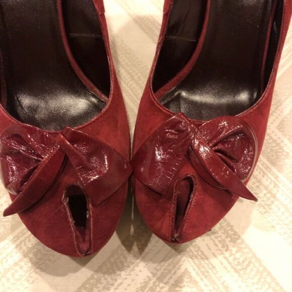 DKNY Maroon Laurel Flowered Suede Peep Toe Heels - Picture 2 of 7